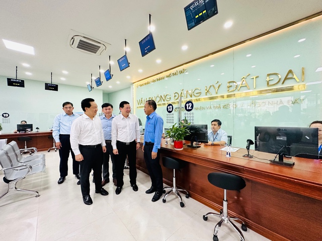 TP.HCM tiến tới nộp hồ sơ đất đai không cần giấy tờ- Ảnh 2. TP.HCM tiến tới nộp hồ sơ đất đai không cần giấy tờ- Ảnh 2.