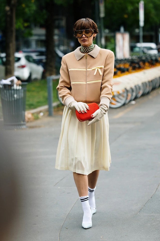 Trắng và be, cách phối màu giúp làm sáng bừng mọi trang phục- Ảnh 7. Trắng và be, cách phối màu giúp làm sáng bừng mọi trang phục- Ảnh 7.