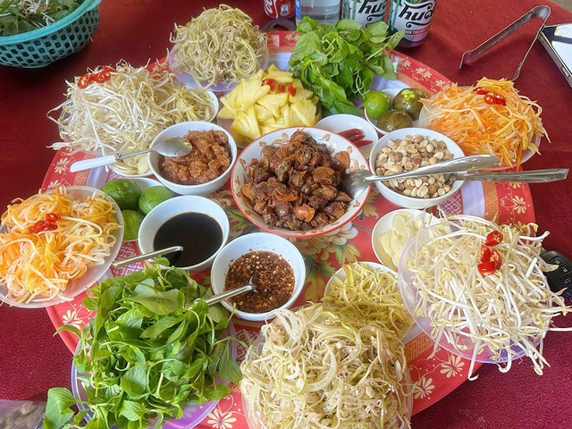 S&ograve; huyết s&ocirc;ng Ro&ograve;n: Hương vị qu&ecirc; hương Quảng Trị trong từng m&oacute;n ăn - Ảnh 1.