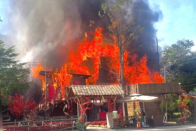 UBND phường Hiệp Bình báo cáo vụ cháy quán cà phê, ẩm thực nổi tiếng ở TP.HCM - Ảnh 2.