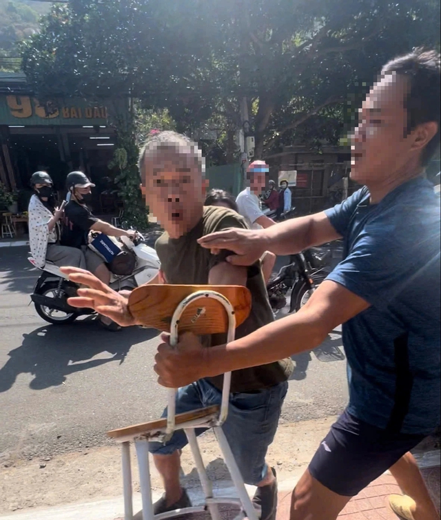 X&aacute;c minh vụ người của qu&aacute;n cơm ở Vũng T&agrave;u d&ugrave;ng xẻng đuổi đ&aacute;nh du kh&aacute;ch- Ảnh 2.