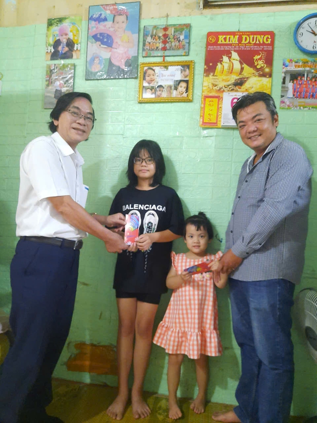 Tết Bính Ngọ, mừng tuổi mới trẻ mồ côi- Ảnh 3. Tết Bính Ngọ, mừng tuổi mới trẻ mồ côi- Ảnh 3.