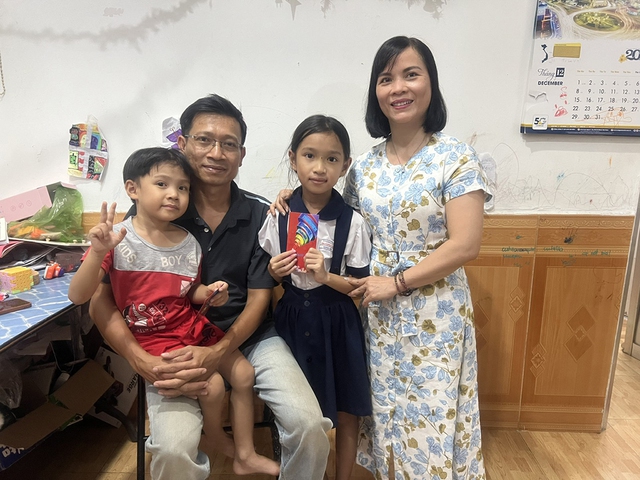 Tết Bính Ngọ, mừng tuổi mới trẻ mồ côi- Ảnh 4. Tết Bính Ngọ, mừng tuổi mới trẻ mồ côi- Ảnh 4.