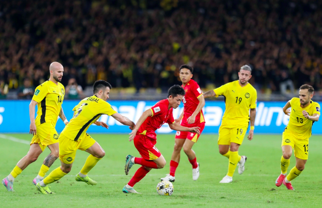 B&aacute;o khu vực phản đối AFC v&agrave; đội tuyển Malaysia nếu vẫn d&ugrave;ng 7 cầu thủ nhập tịch lậu đấu Việt Nam- Ảnh 1.