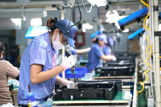 Xuất nhập khẩu tiến tới mốc 1.000 tỉ USD- Ảnh 2. Xuất nhập khẩu tiến tới mốc 1.000 tỉ USD- Ảnh 2.