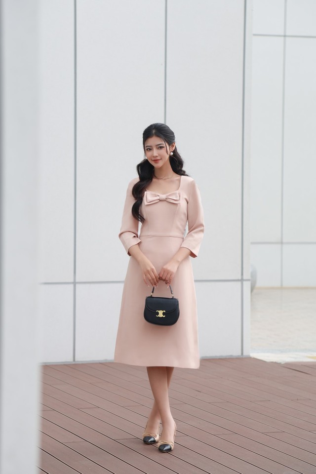 Biến hóa đa phong cách cùng xu hướng trang phục thắt nơ- Ảnh 6.