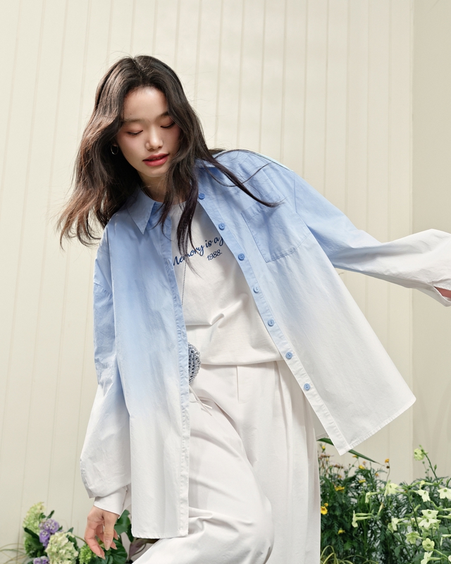 Phá vỡ giới hạn với trang phục loang màu, tạo sắc thái đầy ngẫu hứng- Ảnh 5. Phá vỡ giới hạn với trang phục loang màu, tạo sắc thái đầy ngẫu hứng- Ảnh 5.