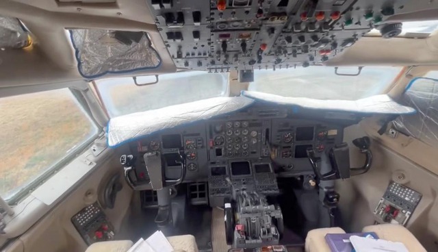 Bên trong chiếc máy bay tội lỗi khét tiếng của tỉ phú ấu dâm Epstein - Ảnh 10.