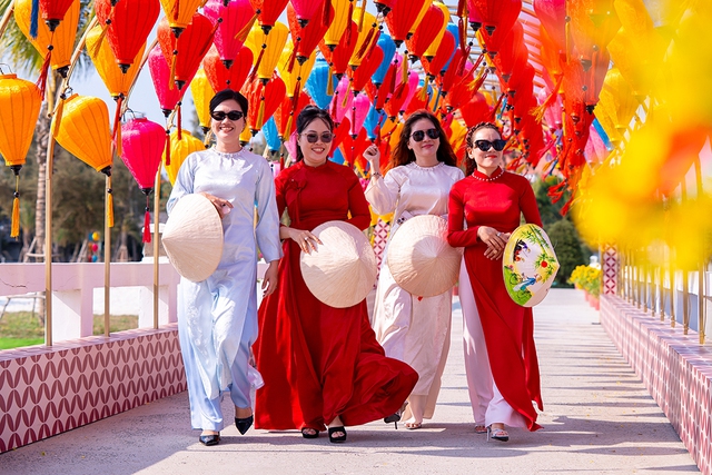 Đưa tết thành sản phẩm du lịch tỉ USD- Ảnh 4. Đưa tết thành sản phẩm du lịch tỉ USD- Ảnh 4.