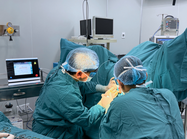 Bệnh viện Ho&agrave;n Mỹ Đ&agrave; Lạt ứng dụng c&ocirc;ng nghệ laser điều trị ca trĩ độ III- Ảnh 1.