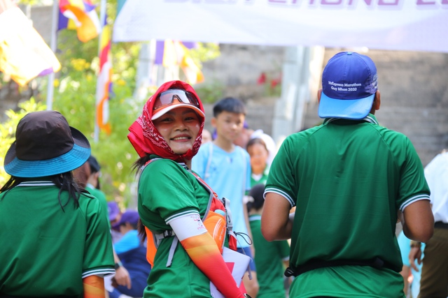 Theo chân vận động viên leo núi ngắm thảm thực vật trăm năm ở chùa Tà Kóu - Ảnh 2.