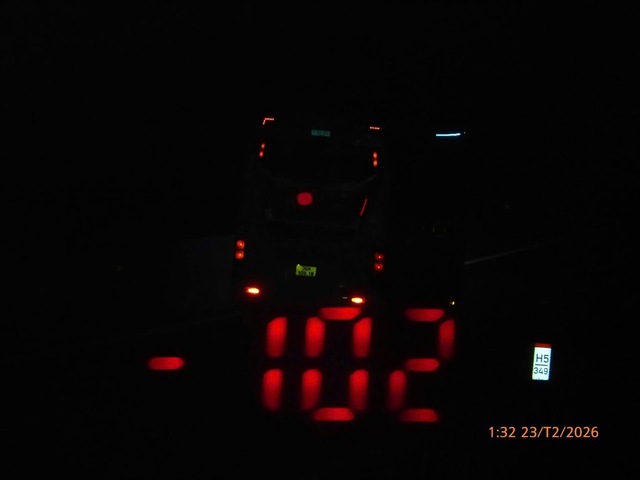 CSGT bắn tốc độ xuy&ecirc;n đ&ecirc;m tr&ecirc;n cao tốc TP.HCM - V&acirc;n Phong, nhiều xe 'd&iacute;nh' phạt - Ảnh 1.