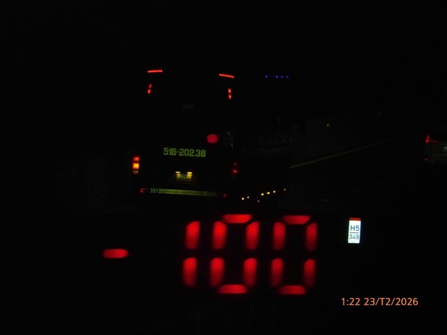 CSGT bắn tốc độ xuy&ecirc;n đ&ecirc;m tr&ecirc;n cao tốc TP.HCM - V&acirc;n Phong, nhiều xe 'd&iacute;nh' phạt - Ảnh 2.