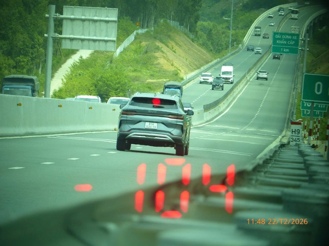 CSGT bắn tốc độ xuy&ecirc;n đ&ecirc;m tr&ecirc;n cao tốc TP.HCM - V&acirc;n Phong, nhiều xe 'd&iacute;nh' phạt - Ảnh 5.