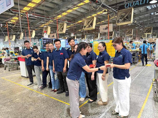 Dầu ăn, muối th&agrave;nh 'lộc xu&acirc;n' đầu năm của c&ocirc;ng nh&acirc;n- Ảnh 3.