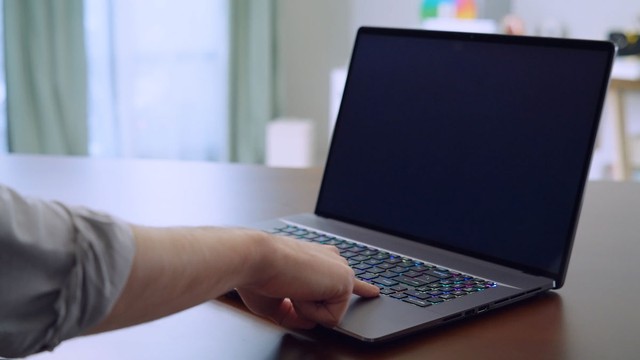 Lỗi ngầm tr&ecirc;n Windows biến laptop th&agrave;nh 'l&ograve; sưởi' v&agrave; h&uacute;t cạn pin - Ảnh 1.