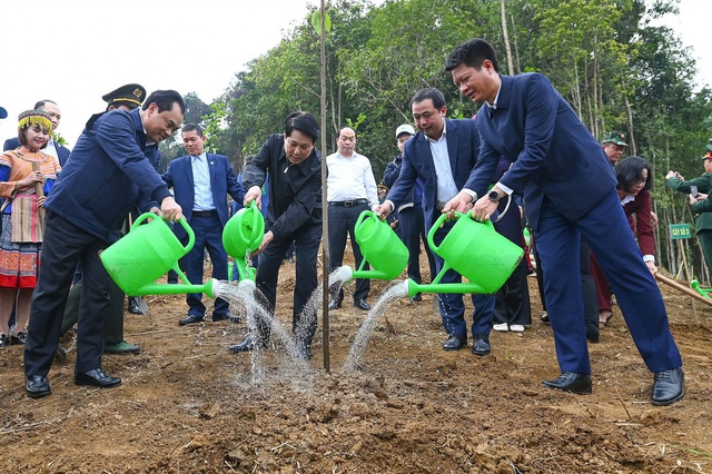 Chủ tịch nước Lương Cường: Tết trồng cây lan tỏa trách nhiệm bảo vệ môi trường- Ảnh 1. Chủ tịch nước Lương Cường: Tết trồng cây lan tỏa trách nhiệm bảo vệ môi trường- Ảnh 1.