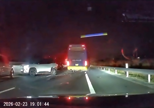 Điều tra vụ tai nạn li&ecirc;n ho&agrave;n tr&ecirc;n cao tốc Phan Thiết - Dầu Gi&acirc;y - Ảnh 1.