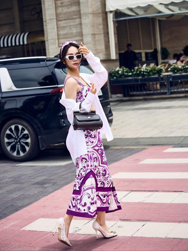 Nâng tầm thần thái nhờ 'cặp bài trùng' kính mắt và túi xách- Ảnh 2. Nâng tầm thần thái nhờ 'cặp bài trùng' kính mắt và túi xách- Ảnh 2.