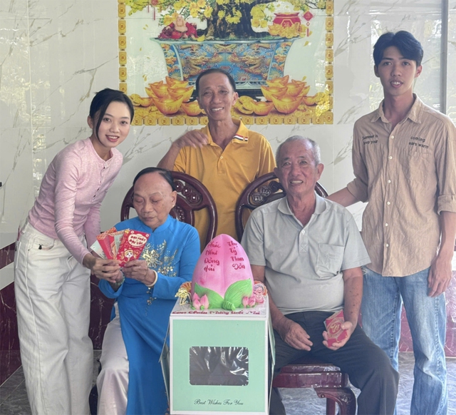 Bồi hồi lời tạm biệt sau tết  - Ảnh 2.