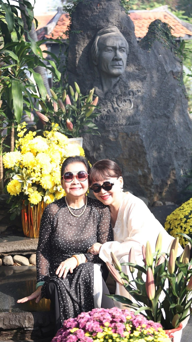 Khánh Ly về nước ra mắt cuốn sách đầu tiên về 80 năm cuộc đời- Ảnh 1. Khánh Ly về nước ra mắt cuốn sách đầu tiên về 80 năm cuộc đời- Ảnh 1.