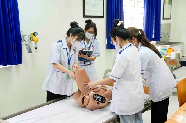 Trường ĐH Y dược Cần Thơ dự kiến tuyển sinh tổ hợp văn - sử - địa - Ảnh 1.