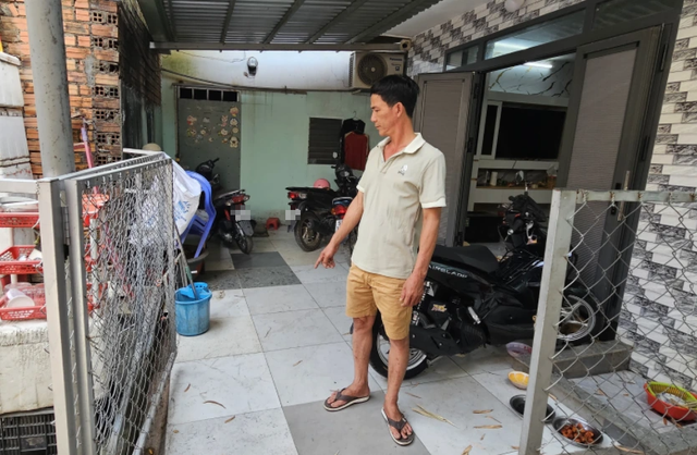 Cầu cứu vì bị nhóm người đánh gãy sống mũi ngay trước nhà - Ảnh 3. Cầu cứu vì bị nhóm người đánh gãy sống mũi ngay trước nhà - Ảnh 3.