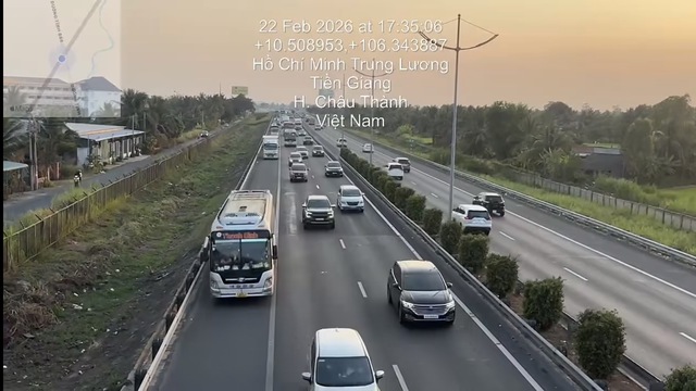 Chạy v&agrave;o l&agrave;n khẩn cấp tr&ecirc;n cao tốc theo hướng dẫn của CSGT c&oacute; bị phạt nguội? - Ảnh 1.