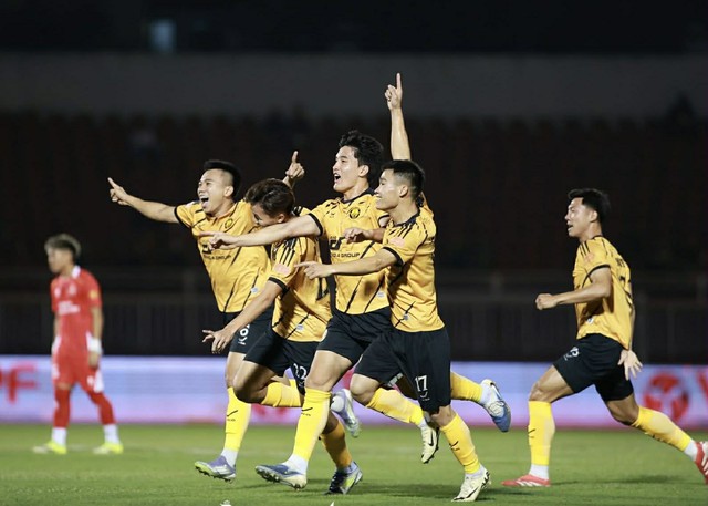 CLB Thanh H&oacute;a sắp tho&aacute;t &aacute;n cấm chuyển nhượng từ FIFA, bổ sung gấp cầu thủ để trụ hạng V-League
- Ảnh 2.