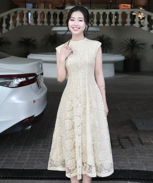 Tận hưởng tiết xuân mát dịu qua những chiếc váy hoa tươi sáng- Ảnh 7. Tận hưởng tiết xuân mát dịu qua những chiếc váy hoa tươi sáng- Ảnh 7.