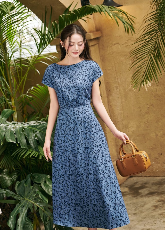 Tận hưởng tiết xuân mát dịu qua những chiếc váy hoa tươi sáng- Ảnh 2. Tận hưởng tiết xuân mát dịu qua những chiếc váy hoa tươi sáng- Ảnh 2.