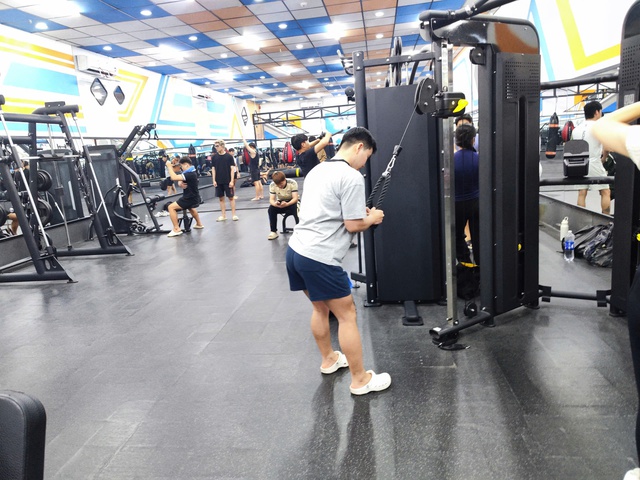 Qua tết tăng cân, người trẻ kéo nhau đi gym, tập yoga cấp tốc - Ảnh 2. Qua tết tăng cân, người trẻ kéo nhau đi gym, tập yoga cấp tốc - Ảnh 2.