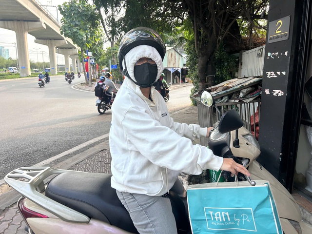 Mới tháng 2 đã nắng cháy da, nhiều người bị 'sốc nhiệt' vì quá nóng- Ảnh 2. Mới tháng 2 đã nắng cháy da, nhiều người bị 'sốc nhiệt' vì quá nóng- Ảnh 2.