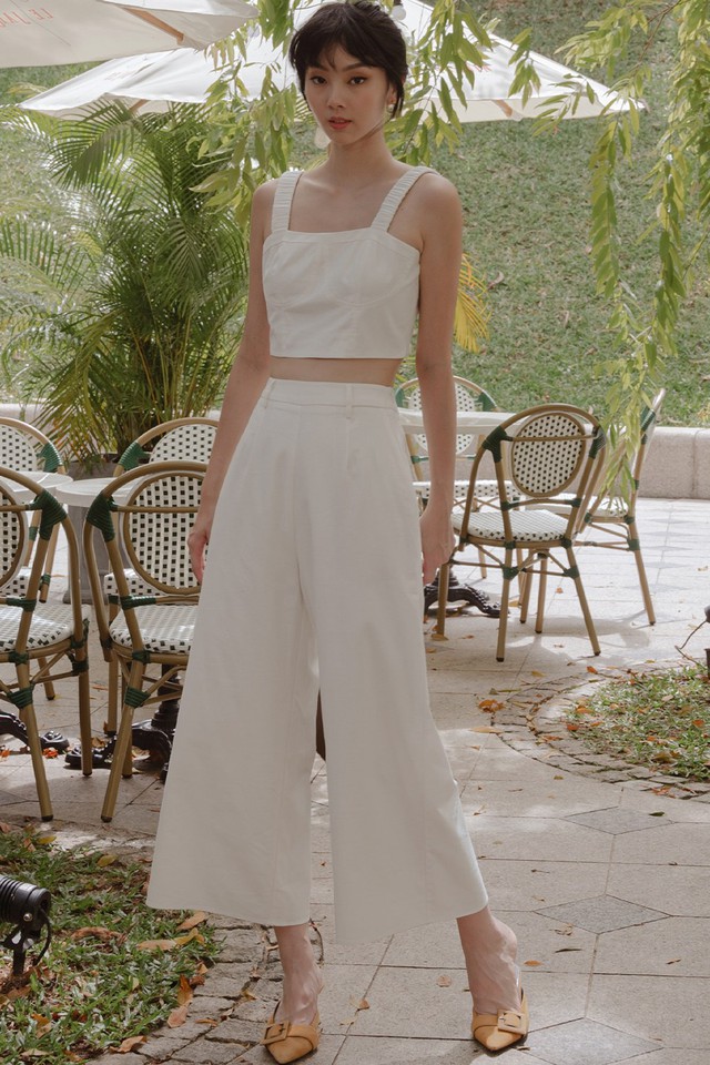 'Giải nhiệt' ngày nắng với quần linen và áo không tay- Ảnh 5. 'Giải nhiệt' ngày nắng với quần linen và áo không tay- Ảnh 5.