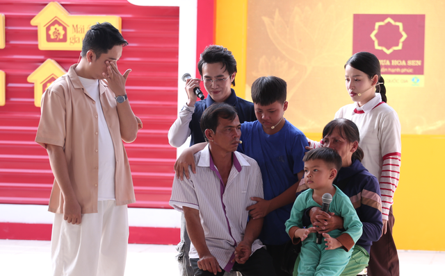 - Ảnh 1. Diễn viên Puka khóc nức nở trên truyền hình - Ảnh 1.