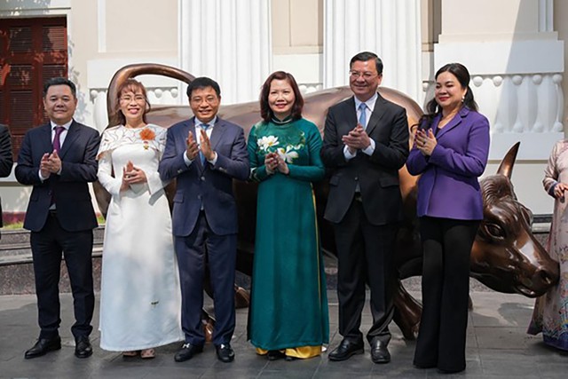 Khai xu&acirc;n khởi sắc: Từ tiếng cồng HOSE đến nhịp kết nối to&agrave;n cầu - Ảnh 2.