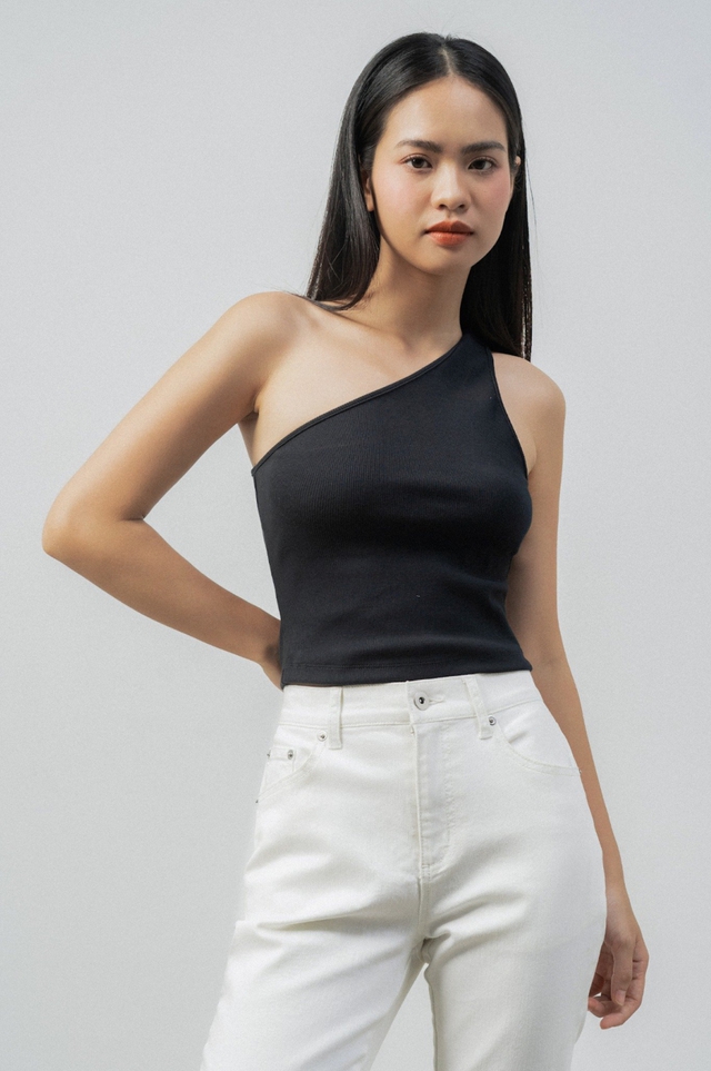 Khoe vai trần gợi cảm đầy tinh tế với áo lệch vai - Ảnh 2.