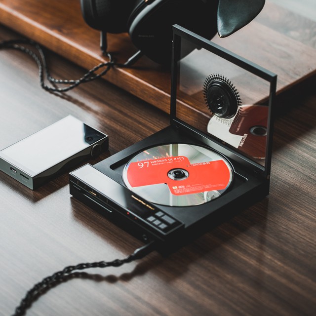 Sự vượt trội của đĩa CD giữa l&agrave;n s&oacute;ng ho&agrave;i cổ - Ảnh 2.