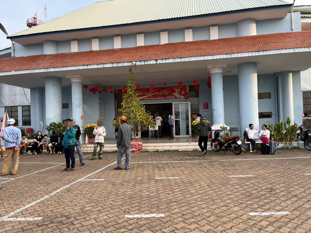 &ldquo;C&ograve; v&eacute;&rdquo; trục lợi ở bến t&agrave;u đi Ph&uacute; Quốc - Ảnh 6.