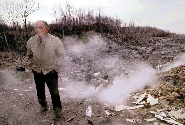 B&ecirc;n trong 'thị trấn ma', nơi ngọn lửa &acirc;m ỉ suốt ng&agrave;y đ&ecirc;m dưới l&ograve;ng đất - Ảnh 1.