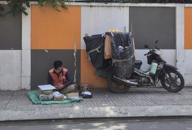 Nghe shipper kể chuyện giao h&agrave;ng sau tết, mong được l&igrave; x&igrave; bằng... sự th&ocirc;ng cảm- Ảnh 2.