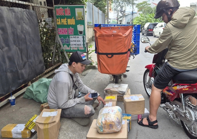 Nghe shipper kể chuyện giao h&agrave;ng sau tết, mong được l&igrave; x&igrave; bằng... sự th&ocirc;ng cảm- Ảnh 5.