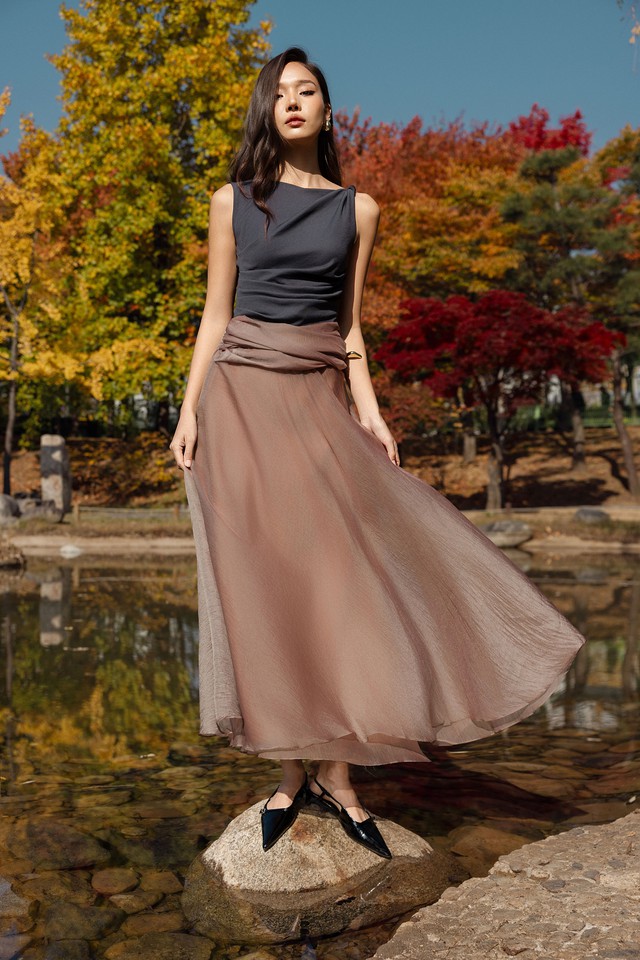 Diện mạo mùa xuân tươi sáng từ chân váy dáng dài- Ảnh 2. Diện mạo mùa xuân tươi sáng từ chân váy dáng dài- Ảnh 2.