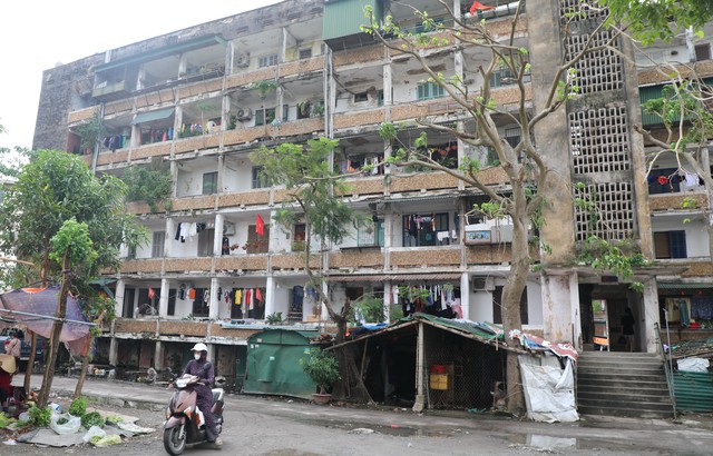 Sống bất an trong những khu chung cư cũ- Ảnh 1.