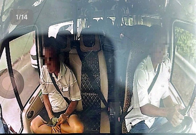 D&ugrave;ng điện thoại khi l&aacute;i xe tr&ecirc;n cao tốc, nhiều t&agrave;i xế bất ngờ bị CSGT phạt - Ảnh 1.