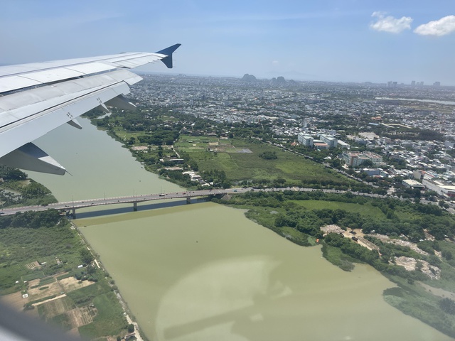 Flycam x&acirc;m nhập s&acirc;n bay Đ&agrave; Nẵng: Bộ X&acirc;y dựng n&oacute;i g&igrave;?  - Ảnh 1.