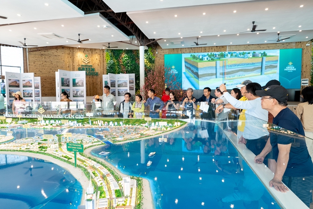 Nửa đời người trở về, Việt kiều ngỡ ng&agrave;ng v&igrave; Cần Giờ 'lột x&aacute;c' - Ảnh 1.