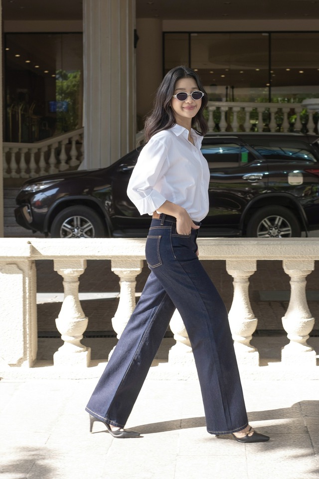 Mùa xuân, mùa diện quần jeans xanh - Ảnh 2.