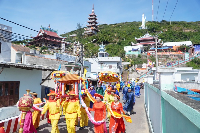 Rộn ràng lễ hội cầu ngư hơn 200 năm tuổi ở Quy Nhơn- Ảnh 3. Rộn ràng lễ hội cầu ngư hơn 200 năm tuổi ở Quy Nhơn- Ảnh 3.