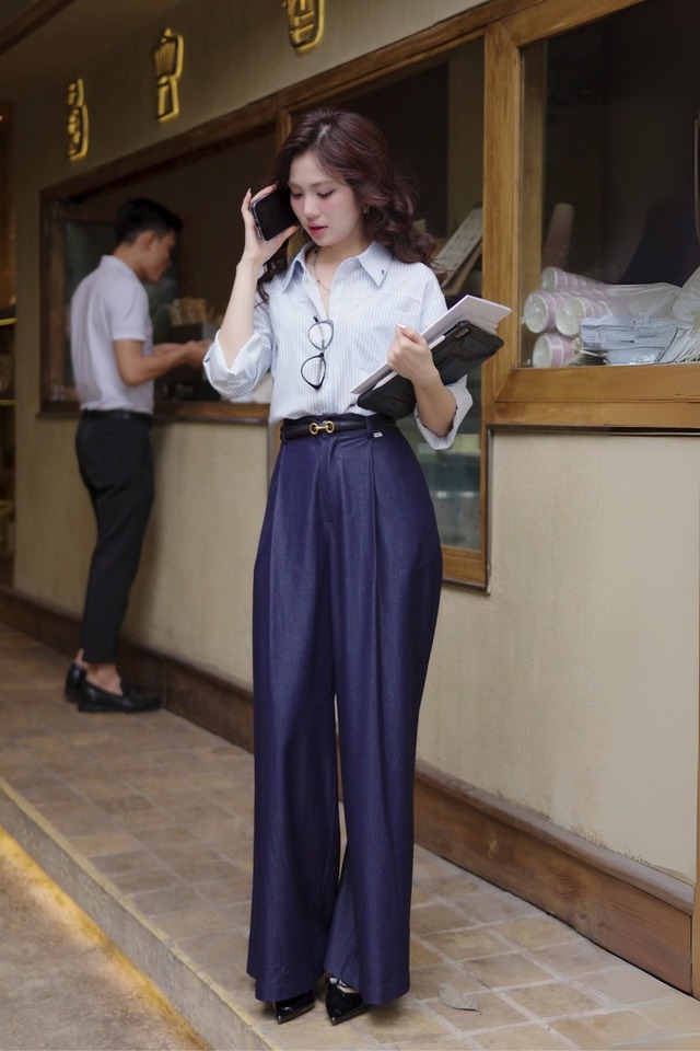 Phong cách trang nhã với áo sơ mi xanh pastel- Ảnh 2.